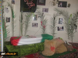 برگزاری نمایشگاه به مناسبت هفته دفاع مقدس در مرکز آموزش عالی زینب کبری (س) کازرون