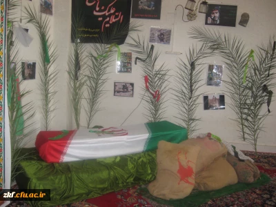 برگزاری نمایشگاه به مناسبت هفته دفاع مقدس در مرکز آموزش عالی زینب کبری (س) کازرون