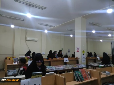 بازدید دانشجویان از نمایشگاه کتاب 
به مناسبت هفته کتاب و کتابخوانی