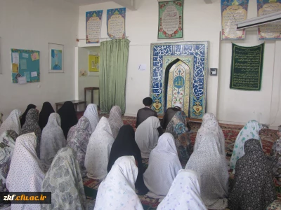 حضور امام جمعه محترم شهرستان کازرون برای اقامه نماز ظهر در نماز خانه دانشگاه فرهنگیان