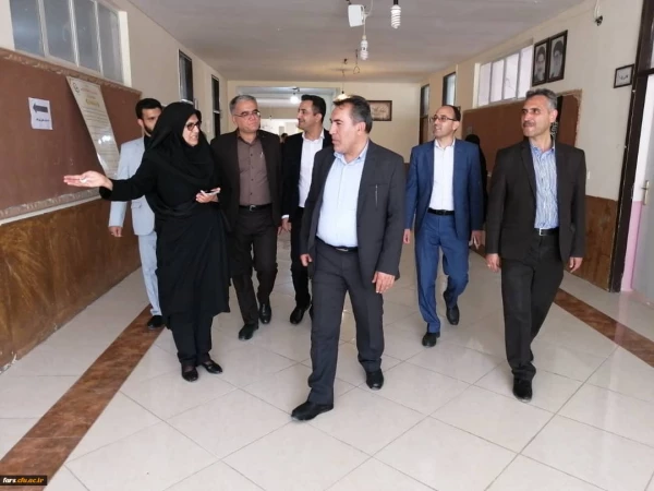 بازدید جناب آقای نجفی مدیر کل محترم آموزش و پرورش فارس از مرکز زینب کبری کازرون 5