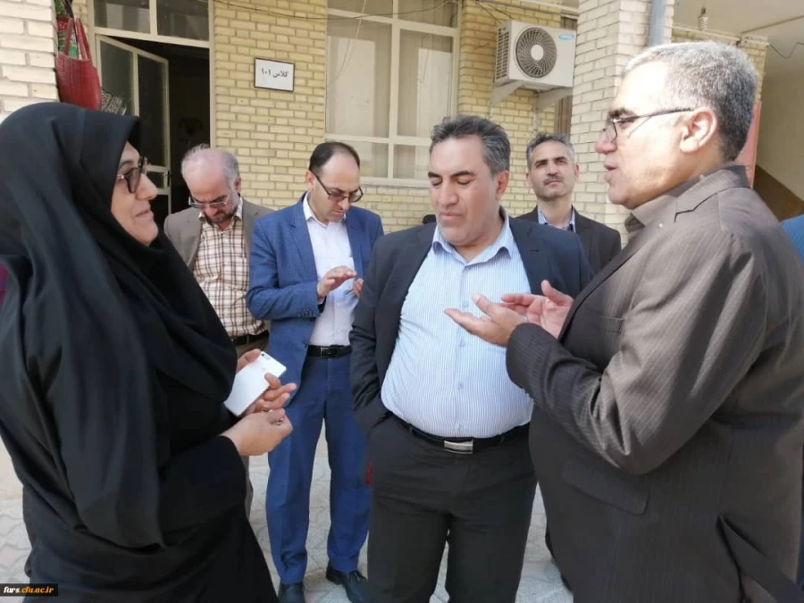 بازدید جناب آقای نجفی مدیر کل محترم آموزش و پرورش فارس از مرکز زینب کبری کازرون 6