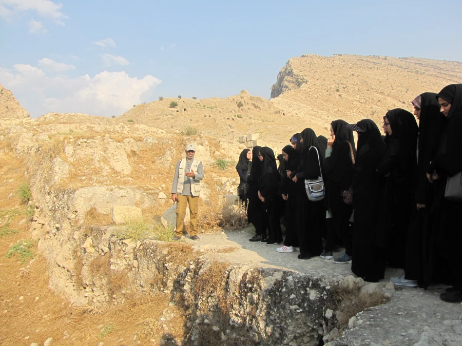 بازدید دانشجویان ورودی 98 از شهر باستانی بیشابور کازرون  2