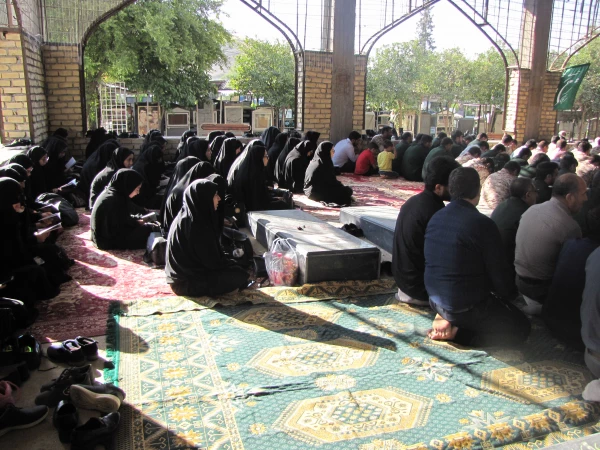 غبارروبی گلزار شهدای شهرستان کازرون با حضور دانشجویان دانشگاه  2