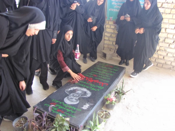 غبارروبی گلزار شهدای شهرستان کازرون با حضور دانشجویان دانشگاه  2