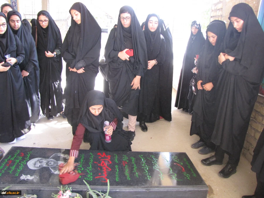 غبارروبی گلزار شهدای شهرستان کازرون با حضور دانشجویان دانشگاه  2