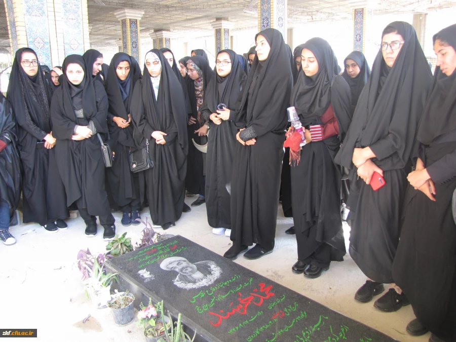 غبارروبی گلزار شهدای شهرستان کازرون با حضور دانشجویان دانشگاه  3