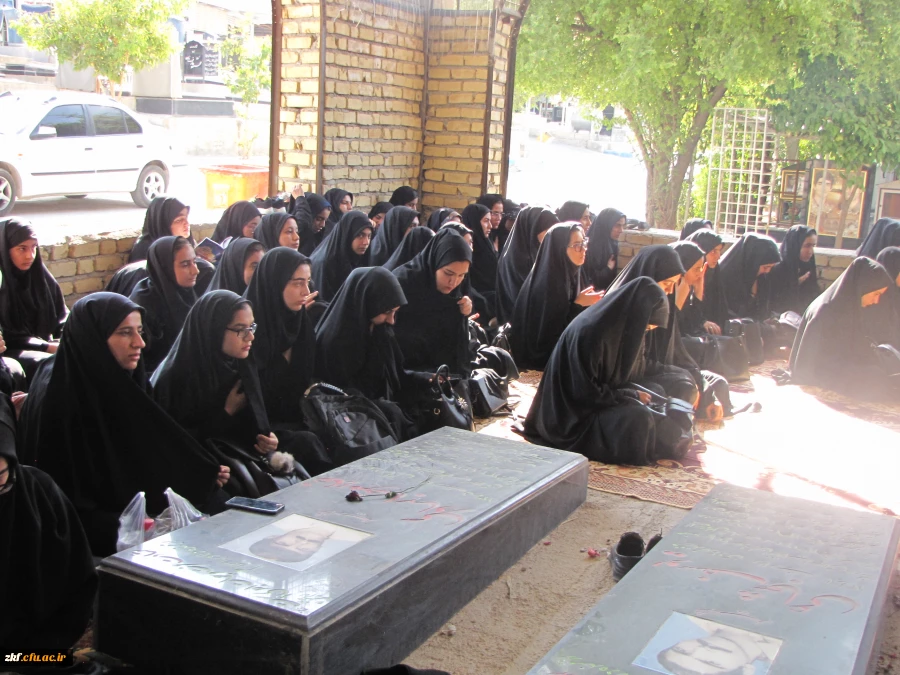 غبارروبی گلزار شهدای شهرستان کازرون با حضور دانشجویان دانشگاه 2