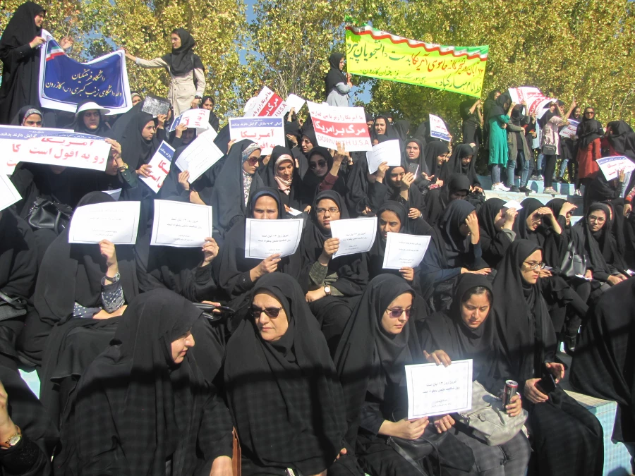 شرکت دانشجویان و کارکنان واحد دانشگاهی زینب کبری (س) در مراسم 13 آبان  2