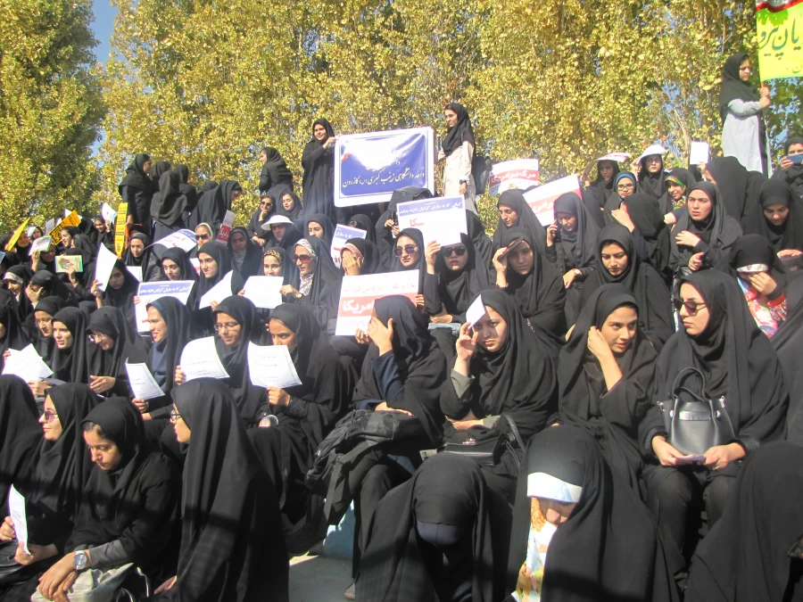 شرکت دانشجویان و کارکنان واحد دانشگاهی زینب کبری (س) در مراسم 13 آبان  2