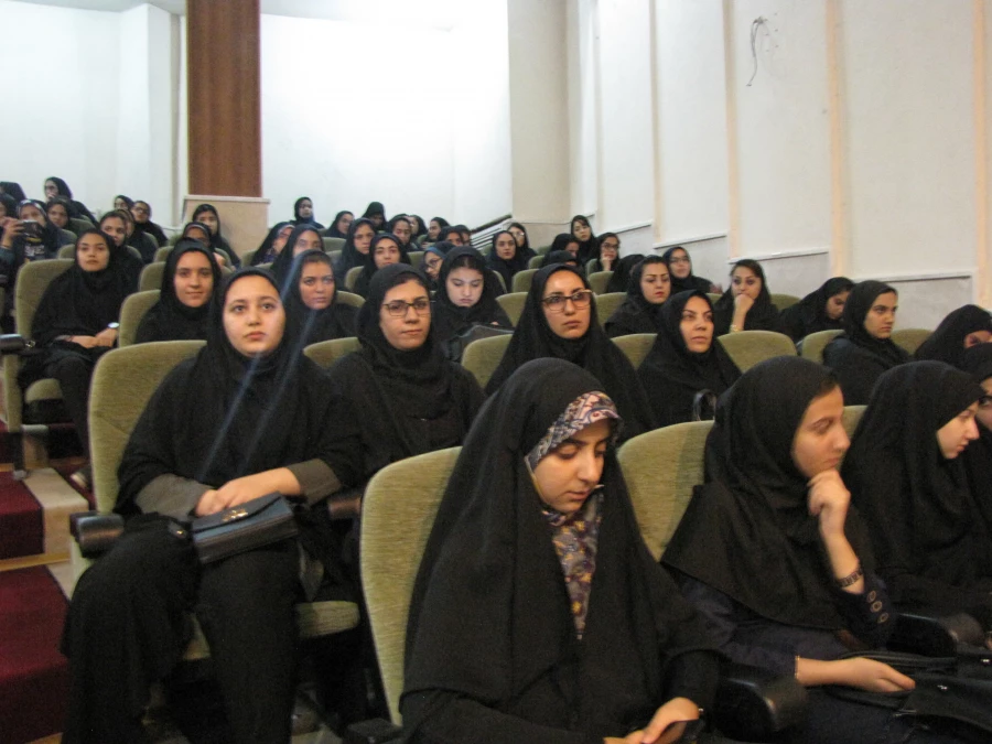 شرکت دانشجویان و کارکنان واحد دانشگاه زینب کبری (س) در مراسم استکبار ستیزی در دانشگاه آزاد اسلامی واحد کازرون  2