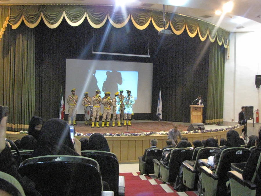 شرکت دانشجویان و کارکنان واحد دانشگاه زینب کبری (س) در مراسم استکبار ستیزی در دانشگاه آزاد اسلامی واحد کازرون  2