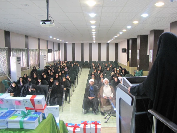 چهارمین سال برگزاری  طرح بینش مطهر در واحد دانشگاهی زینب کبری(س)کازرون با حضور نماینده نهاد رهبری در امور پردیس های استان فارس  2