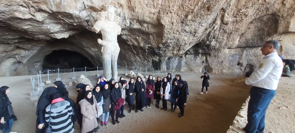 برنامه کوه پیمایی دانشجویان به غار شاپور در کازرون 2