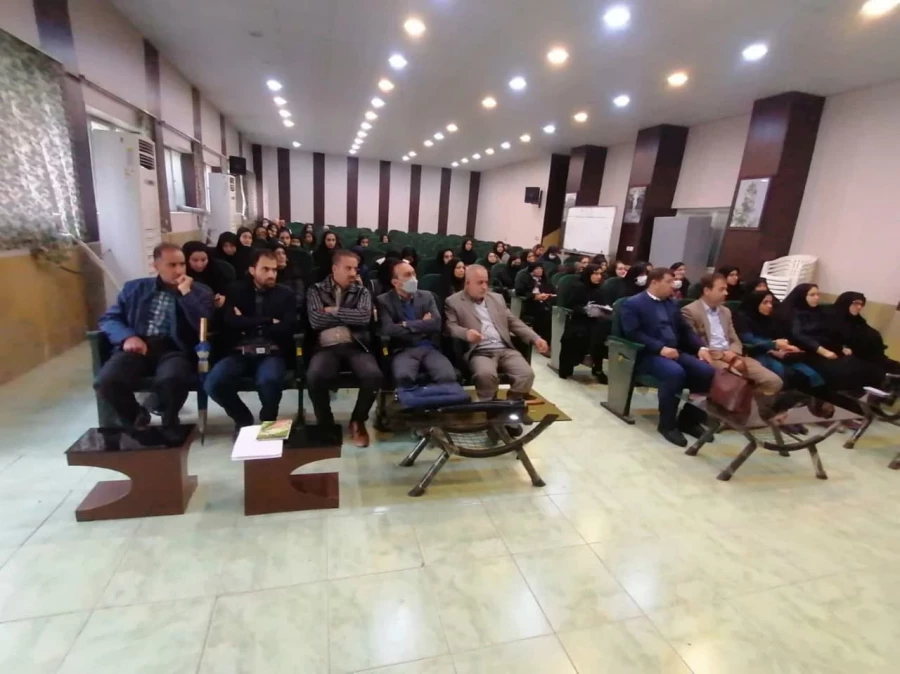 نشست گفتمان الگوی سوم زن مسلمان به مناسبت روز زن و میلاد حضرت فاطمه زهرا (س) 
 2