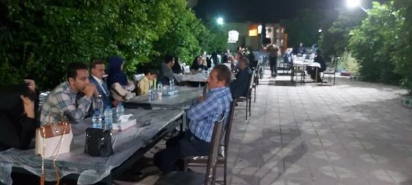 مراسم افطاری کارکنان  در محوطه دانشگاه در جمعی صمیمی برگزار گردید. 3