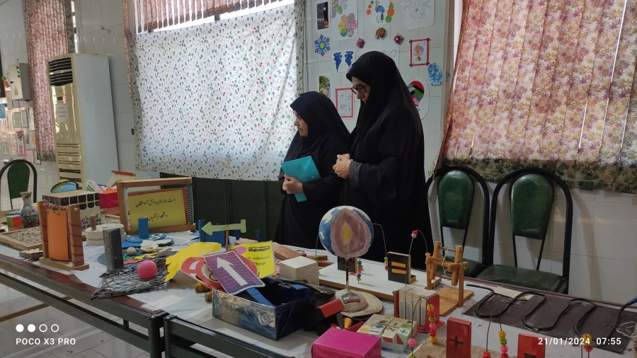 برگزاری نمایشگاه دست سازه های دانشجویان ، دانش آموختگان دانشگاه فرهنگیان و معلمان آموزش و پرورش شهرستان کازرون  4