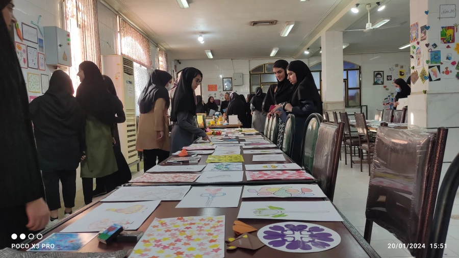 برگزاری نمایشگاه دست سازه های دانشجویان ، دانش آموختگان دانشگاه فرهنگیان و معلمان آموزش و پرورش شهرستان کازرون  8