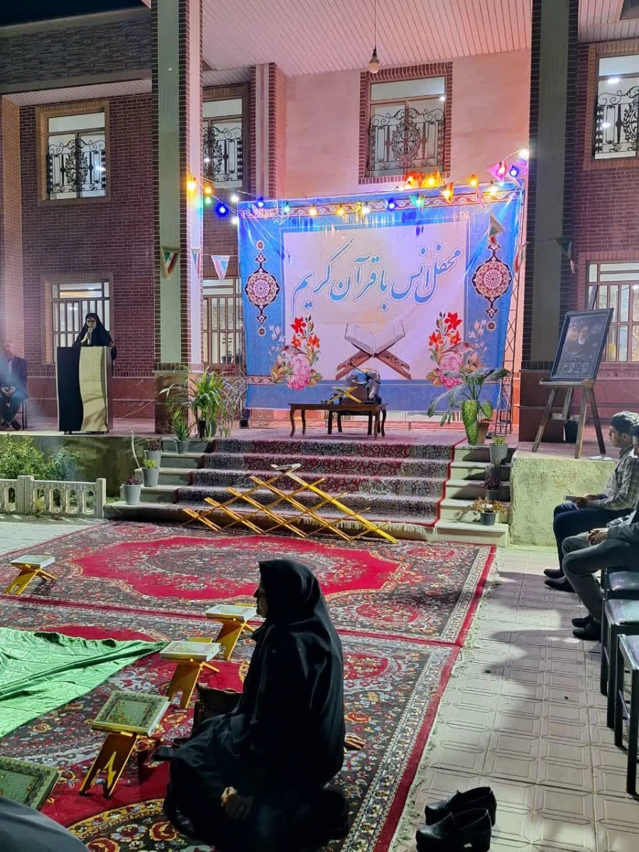 برگزاری محفل انس با قرآن به یاد شهیدان خدمت در واحد دانشگاهی زینب کبری (س)  2