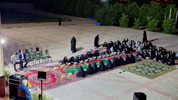 برگزاری محفل انس با قرآن به یاد شهیدان خدمت در واحد دانشگاهی زینب کبری (س)  2