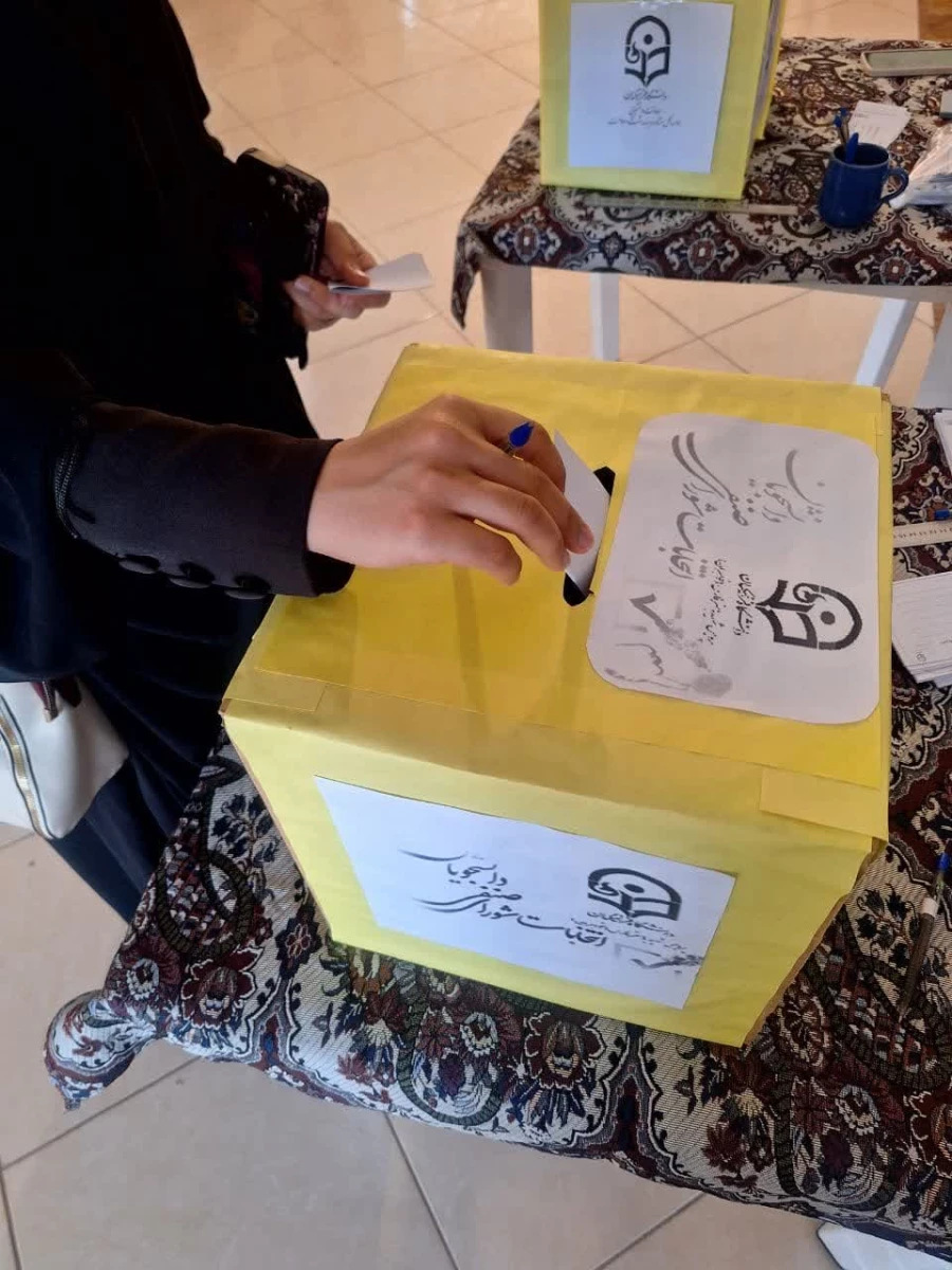 انتخابات هشتمین دوره همیاران بهداشت و سلامت جسم و روان در مرکز زینب کبری (س) کازرون 4